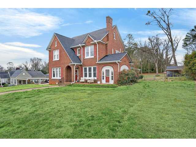 Photo of 906 College Drive