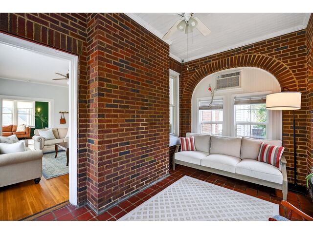 Photo of 906 College Drive