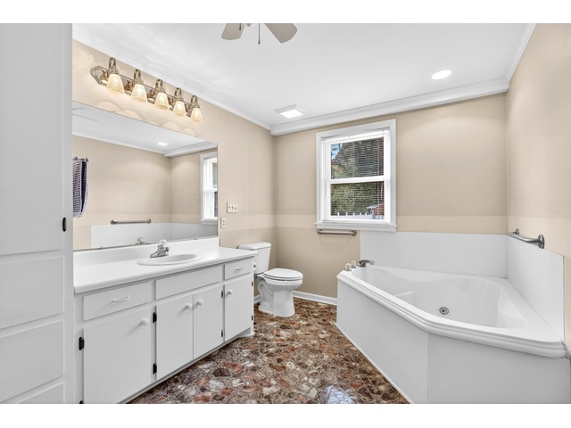 Photo of 906 College Drive