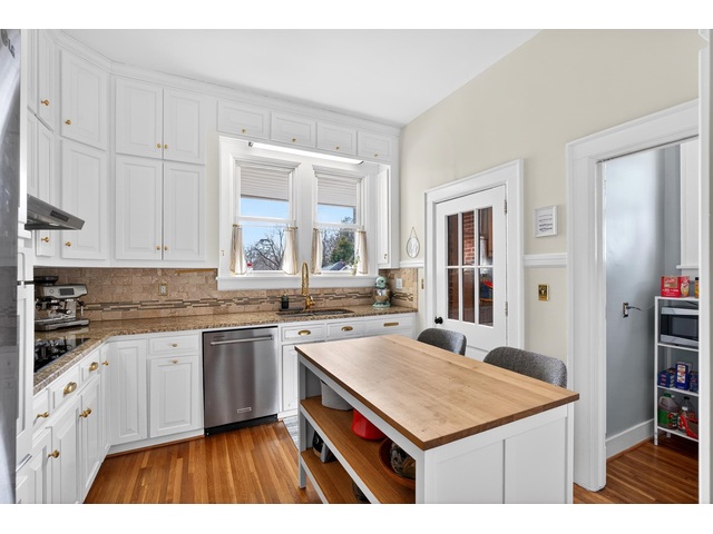 Photo of 906 College Drive