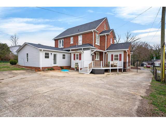 Photo of 906 College Drive