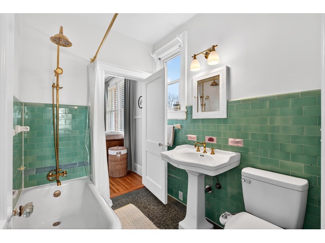 Photo of 906 College Drive