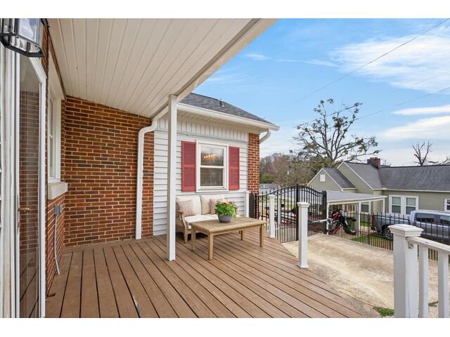 Photo of 906 College Drive