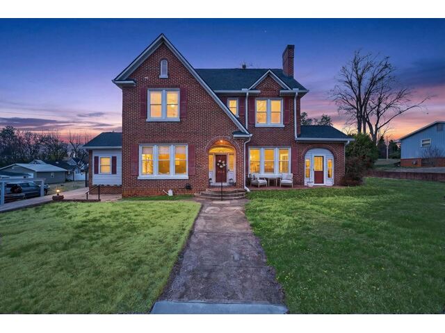 Photo of 906 College Drive