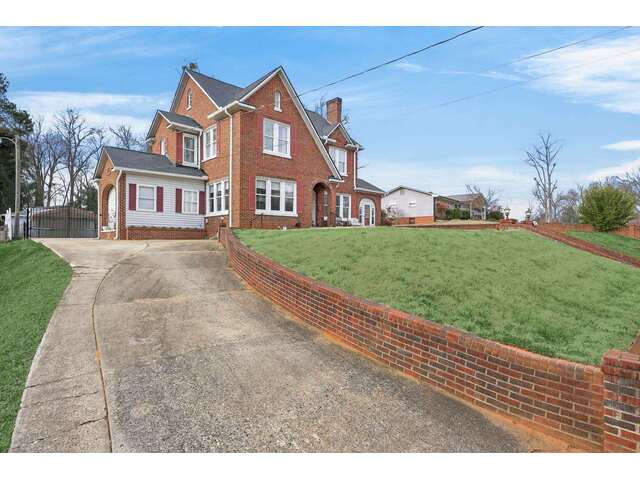 Photo of 906 College Drive