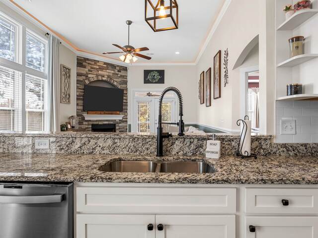 Photo of 580 Canewood Lane