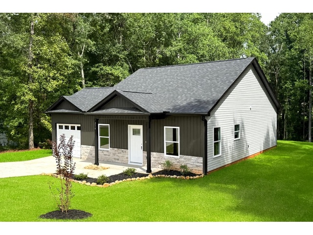 Photo of 210 Foxfire Road