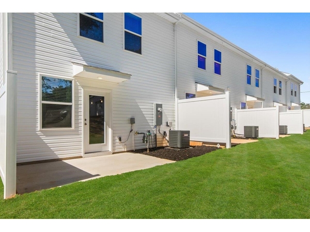 Photo of 2011 Hillman Way