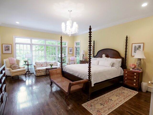 Photo of 6 Twin Oaks Court