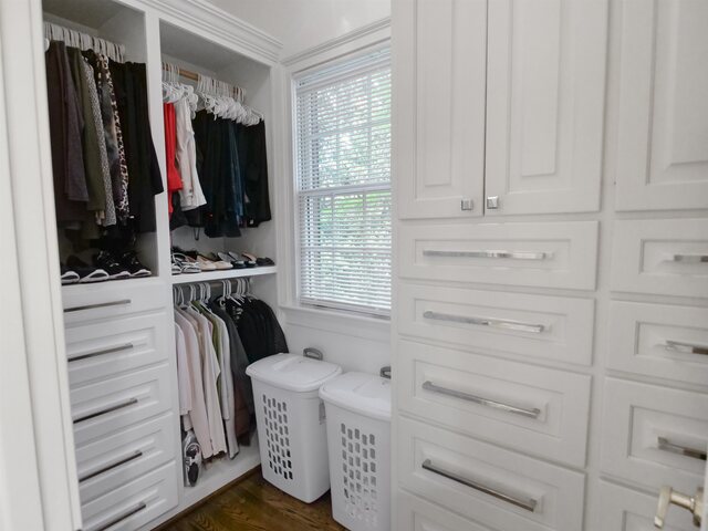 Photo of 6 Twin Oaks Court