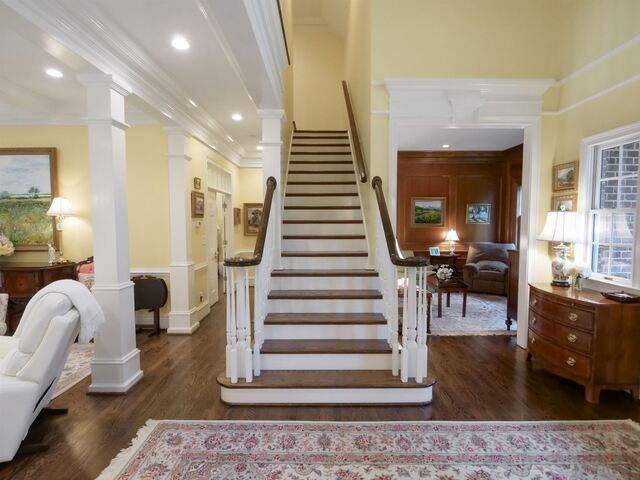 Photo of 6 Twin Oaks Court