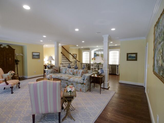 Photo of 6 Twin Oaks Court