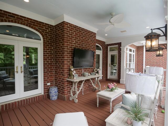 Photo of 6 Twin Oaks Court