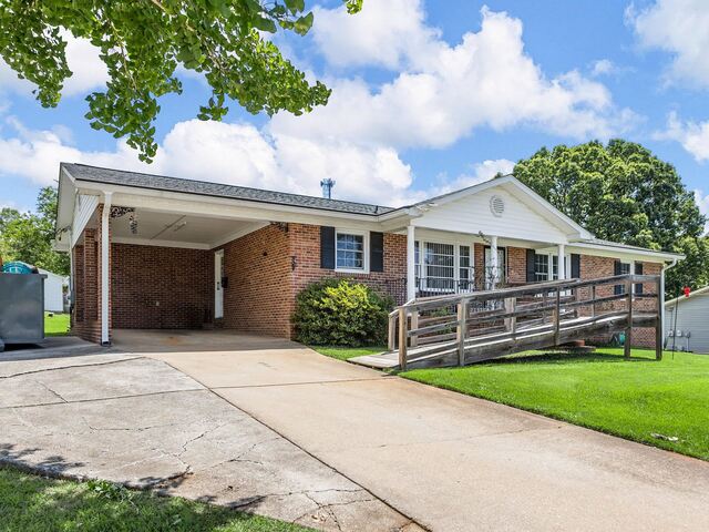 Photo of 213 Overhill Dr Photo of 213 Overhill Dr