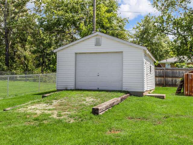 Photo of 213 Overhill Dr Photo of 213 Overhill Dr
