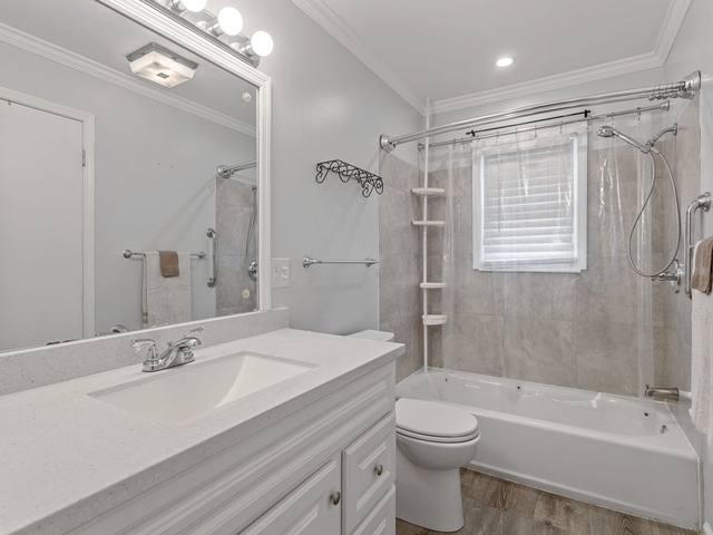 Photo of 213 Overhill Dr Photo of 213 Overhill Dr