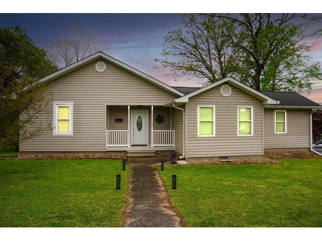 Photo of 704 Union Street Photo of 704 Union Street
