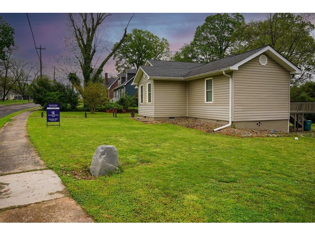 Photo of 704 Union Street Photo of 704 Union Street