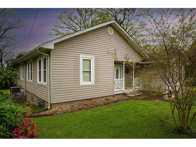 Photo of 704 Union Street Photo of 704 Union Street