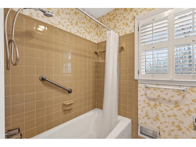 Photo of 1010 Highway 14 W Highway