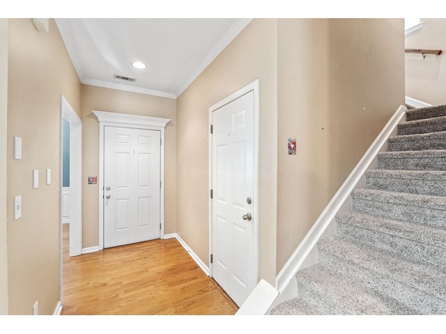 Photo of 307 Crandall Way Photo of 307 Crandall Way