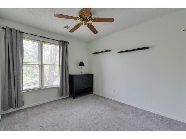 Photo of 1105 Webber Way