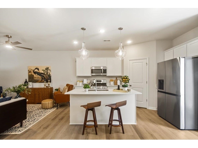 Photo of 2033 Hillman Way