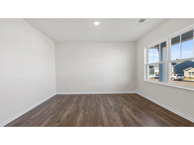 Photo of 1621 Yarrow Lane