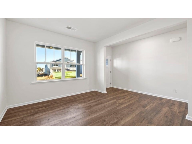 Photo of 1621 Yarrow Lane