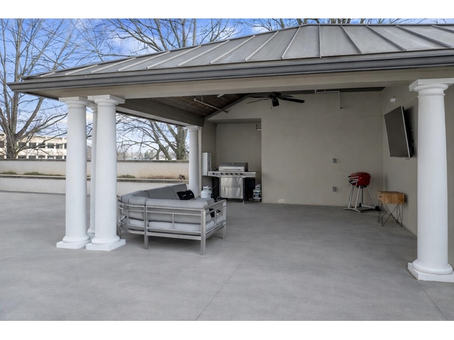 Photo of 155 E Broad #412 Street