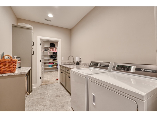 Photo of 899 Hampton Road