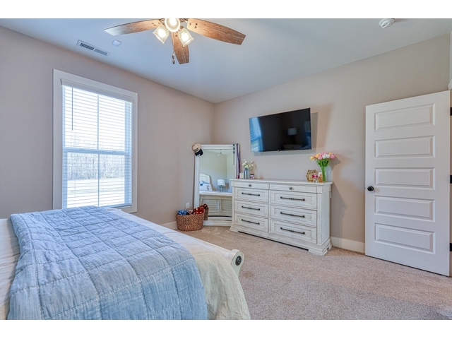 Photo of 899 Hampton Road