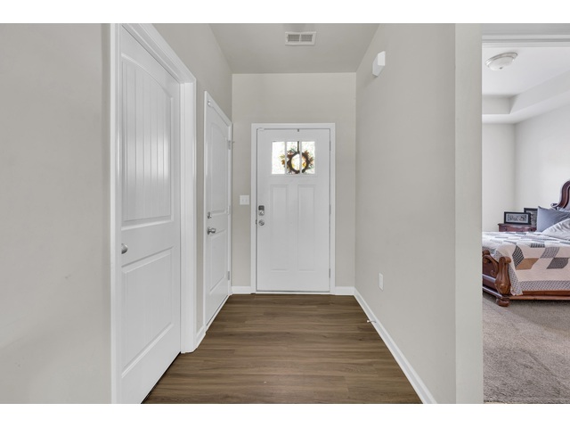 Photo of 10 N Plainview Drive Photo of 10 N Plainview Drive