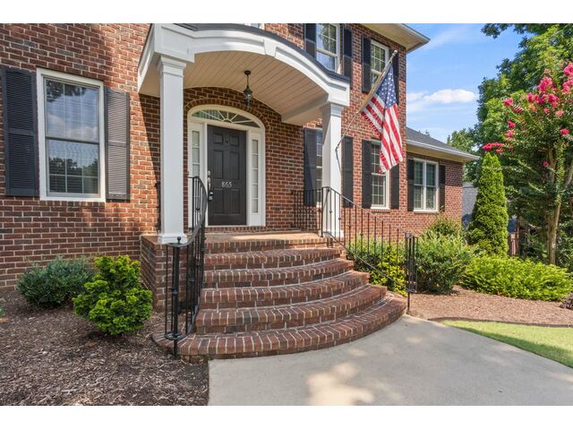 Photo of 865 E Heathland Drive