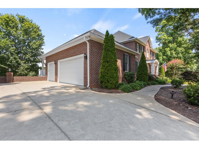 Photo of 865 E Heathland Drive