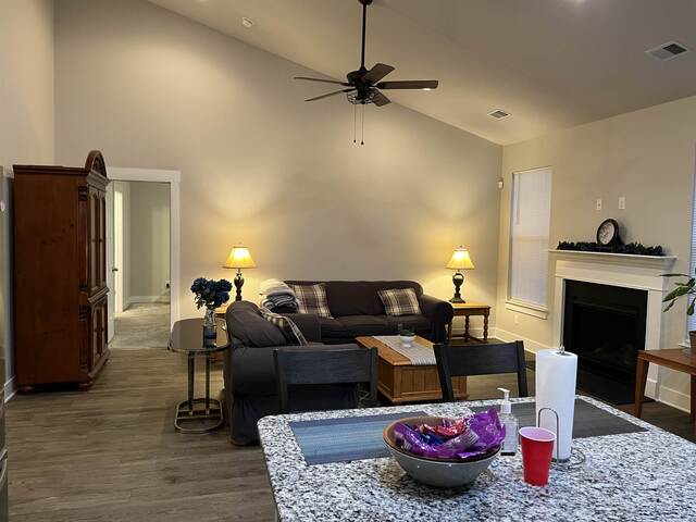 Photo of 431 Vestry Place