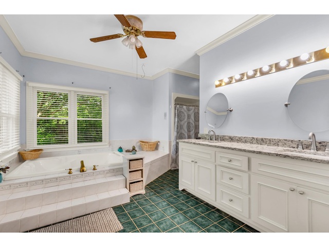 Photo of 414 Giggle Drive