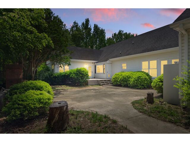 Photo of 414 Giggle Drive