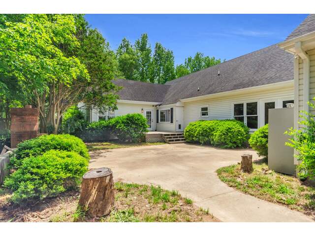 Photo of 414 Giggle Drive