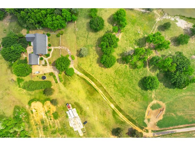 Photo of 414 Giggle Drive