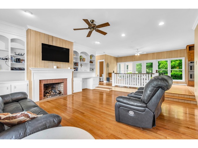 Photo of 414 Giggle Drive