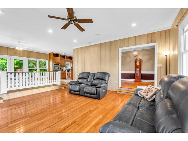 Photo of 414 Giggle Drive