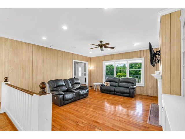 Photo of 414 Giggle Drive