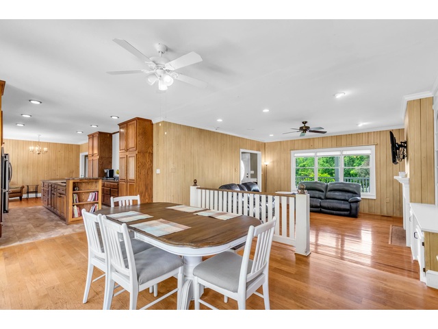 Photo of 414 Giggle Drive