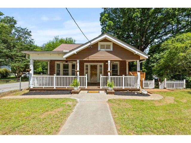 Photo of 106 DONNYBROOK Avenue