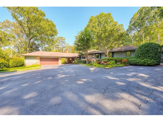 Photo of 121 Montgomery Drive
