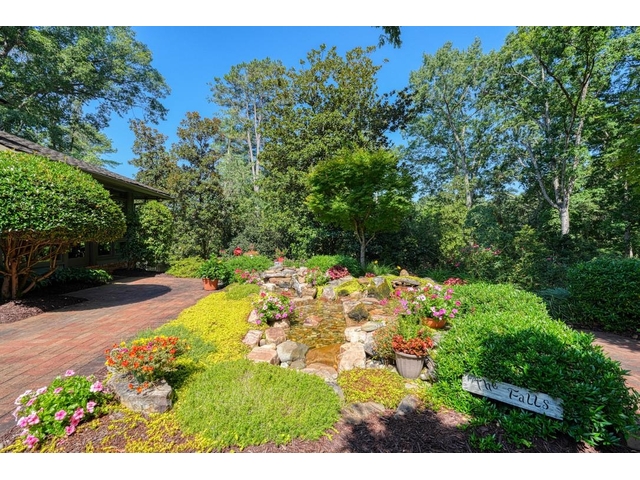 Photo of 121 Montgomery Drive