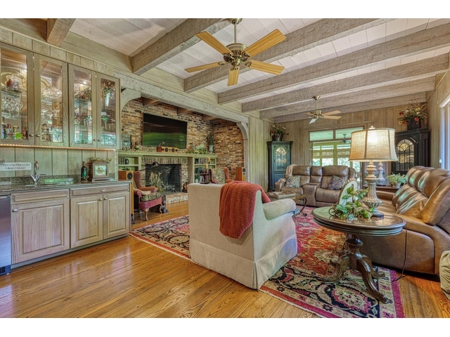 Photo of 121 Montgomery Drive