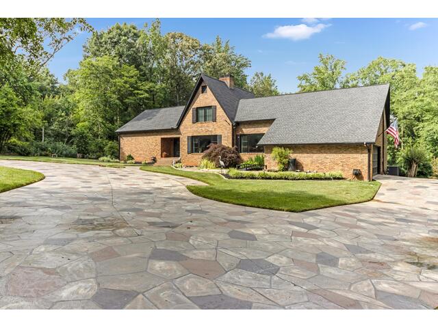 Photo of 106 Riverbank Court