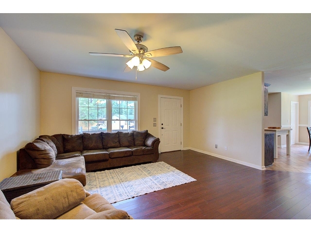 Photo of 517 Signal Hill Lane